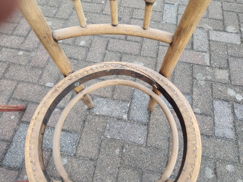Weense stoelen Fischel 1900 (geraamtes), Ophalen