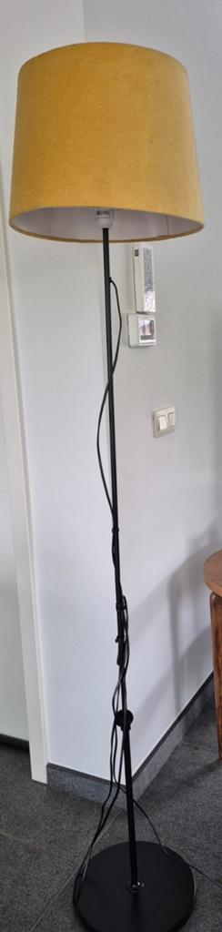 Staanlamp zwarte voet, Enlèvement, Comme neuf, Métal