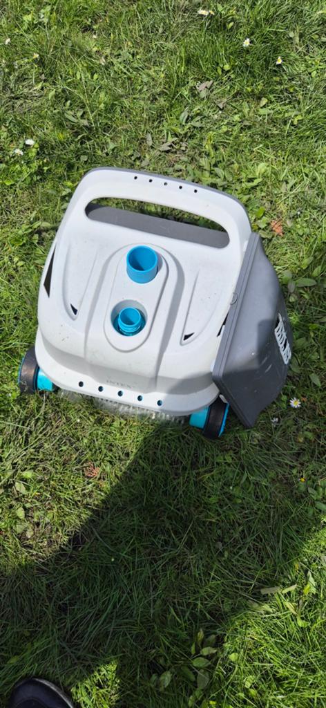 Robot pour piscine avec touts les accessoires, Tuin en Terras, Zwembaden, Ophalen