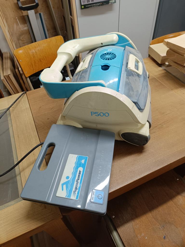 Robot de piscine pour pièces