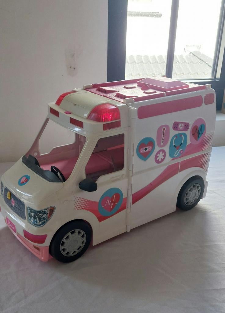 Ziekenwagen Barbie, Ophalen