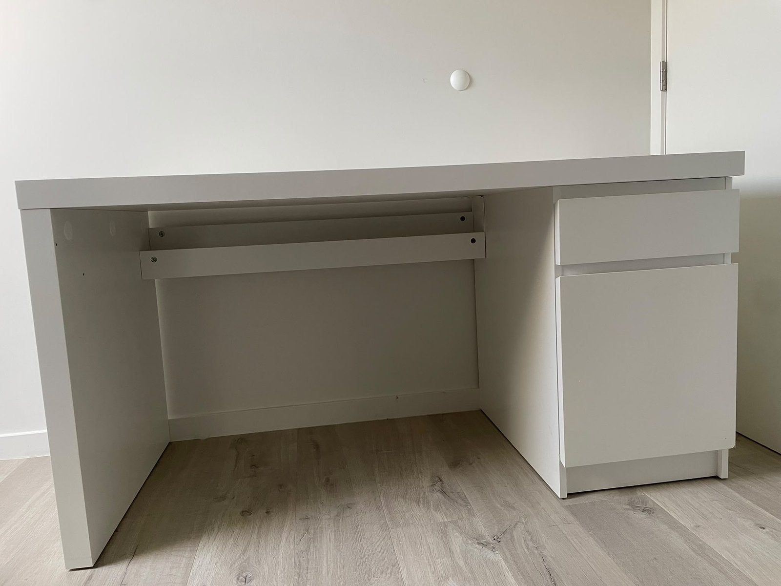 Ikea-bureau in zeer goede staat 140 x 60, Maison & Meubles, Classique, Enlèvement, Utilisé, IKEA