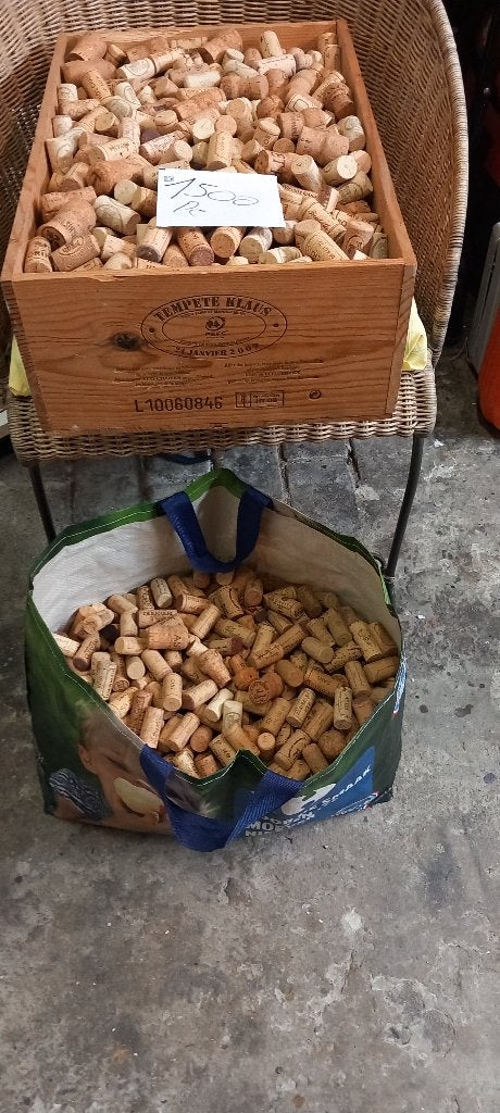 bouchon a vin en liége, Collections, Vins, Enlèvement, Utilisé, Autres régions, Vin rouge