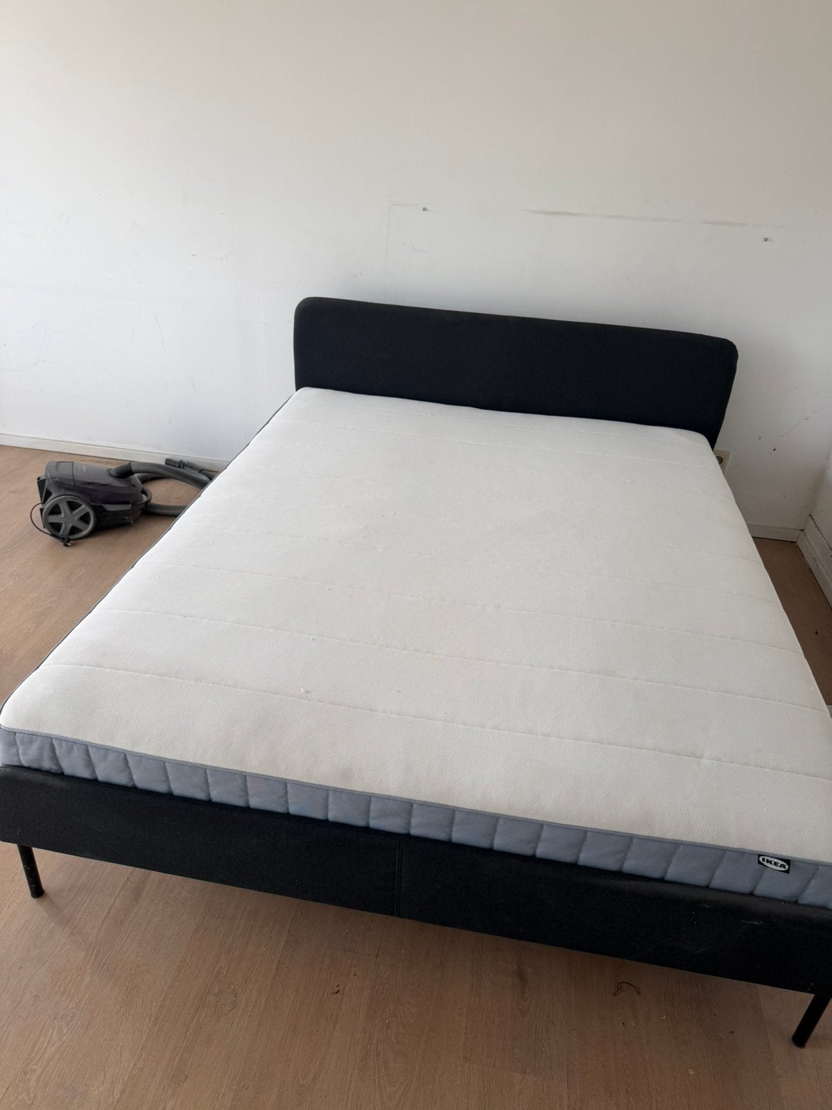 ikea bed, Enlèvement, Comme neuf