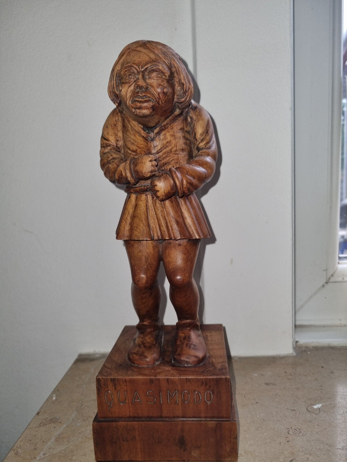 quasimodo in hout, Antiek en Kunst, Kunst | Beelden en Houtsnijwerken, Ophalen, Hout