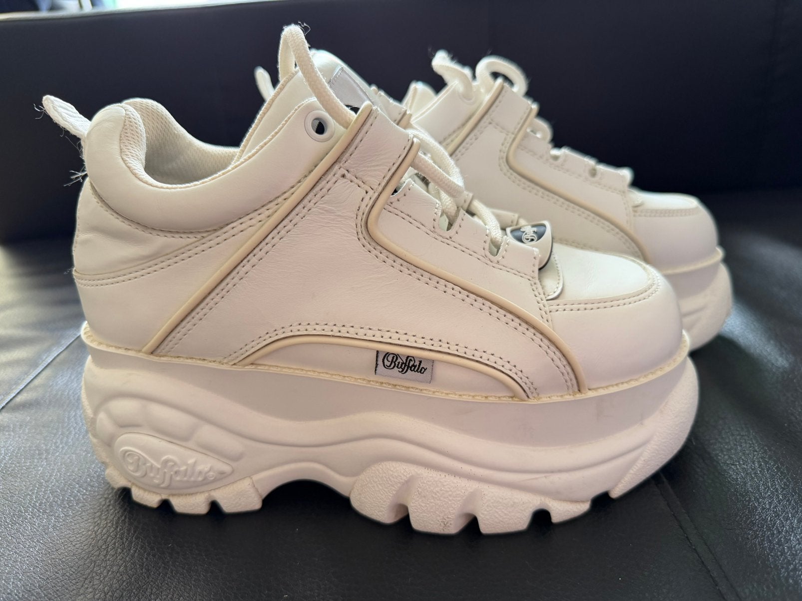 Buffel, Ophalen, Wit, Zo goed als nieuw, Sneakers
