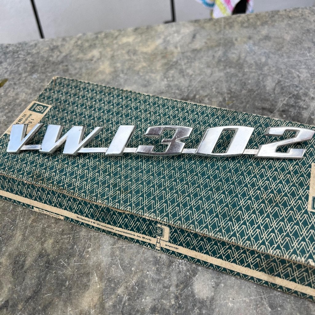 Emblème 908 VW Beetle 1302 (lettrage) pour capot 71-72, Enlèvement ou Envoi, Utilisé