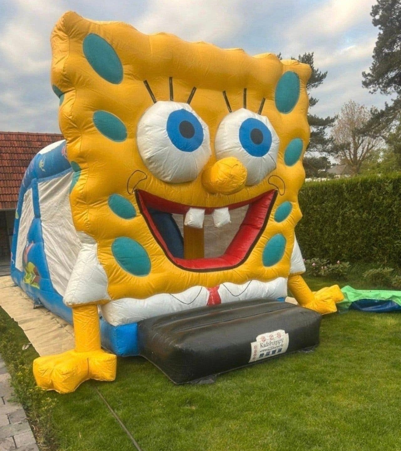 springkasteel / stormbaan Spongebob, Enlèvement