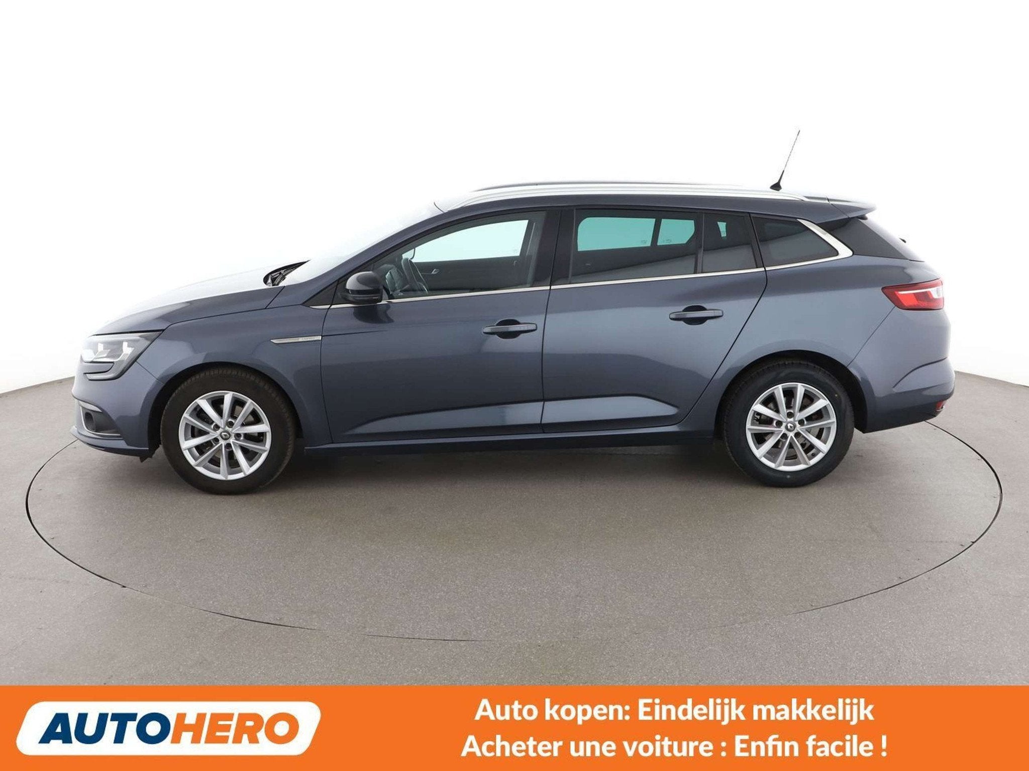 Renault Mégane 1.2 TCe Limited (bj 2017, automaat), Auto's, Stof, Gebruikt, Zwart, https://public.car-pass.be/vhr/690e6d92-e7fb-4a06-a476-65e7e2f2da10