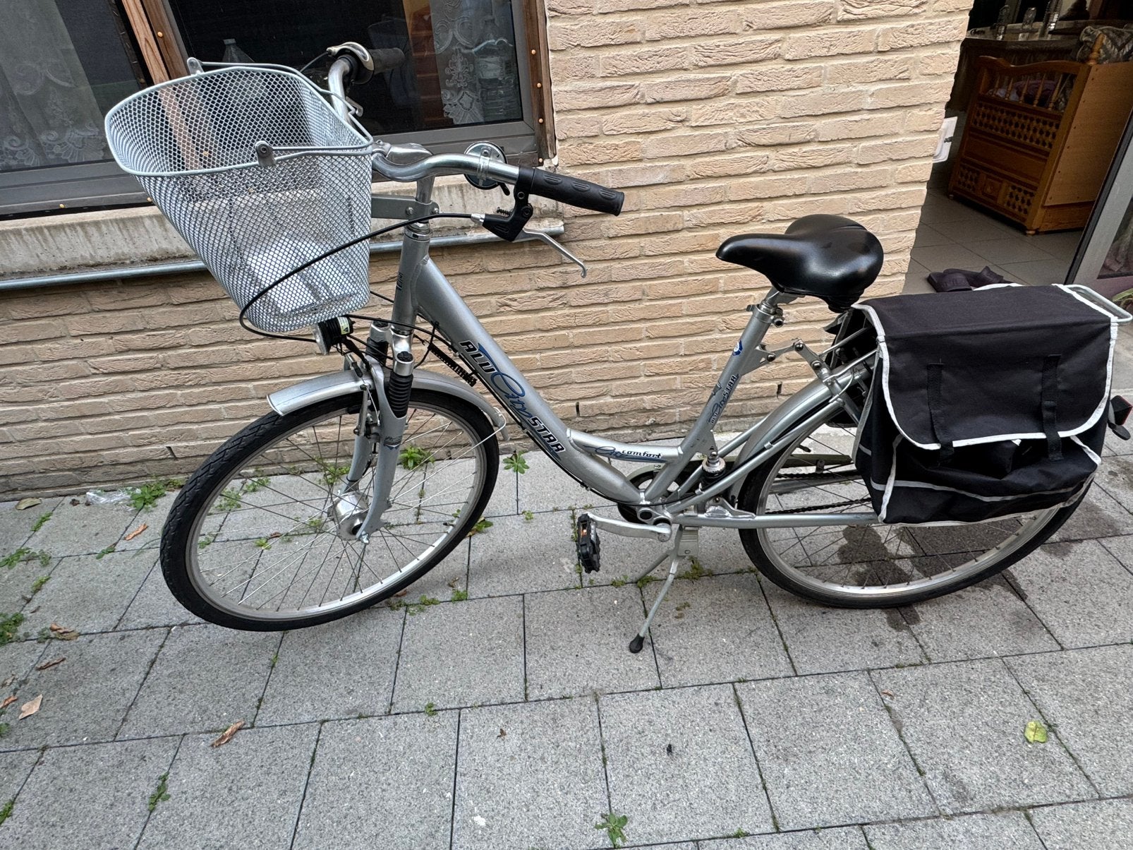 Stadfiets te koop, Fietsen en Brommers, Ophalen, Zo goed als nieuw, Overige merken, Mandje