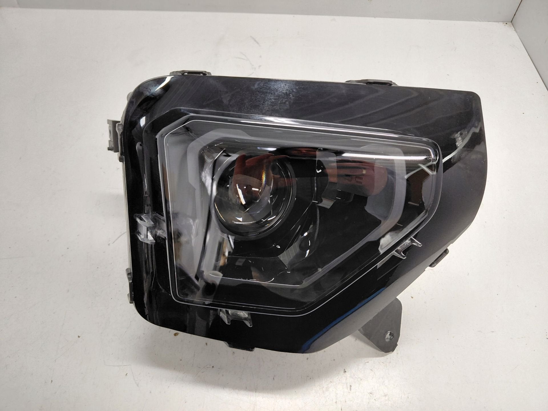 Ressort Dacia Koplamp droit 260103998R, Dacia, Automobile-Dacia SA, Dacia.contact@daciagroup.com, Utilisé