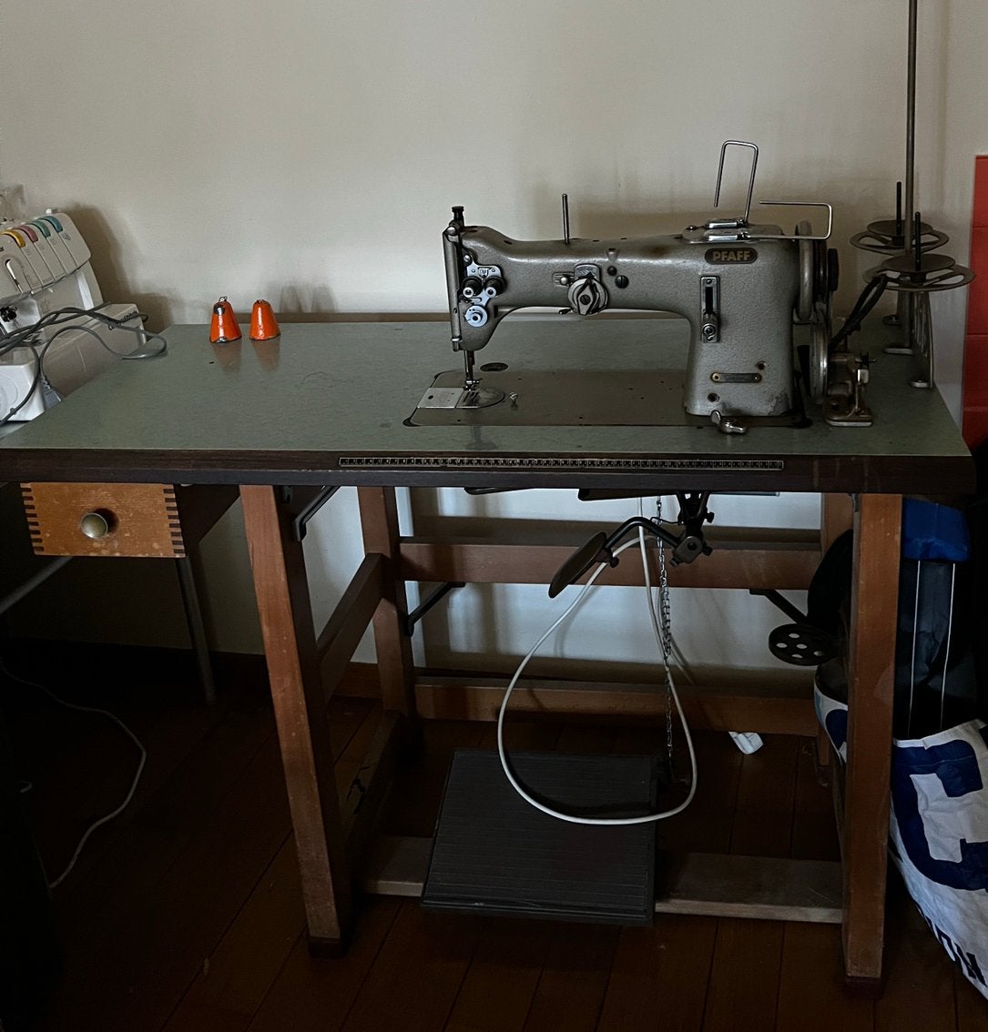 Pfaff naaimachine met onderstel, Hobby en Vrije tijd, Ophalen, Naaimachine, Industrieel, Gebruikt
