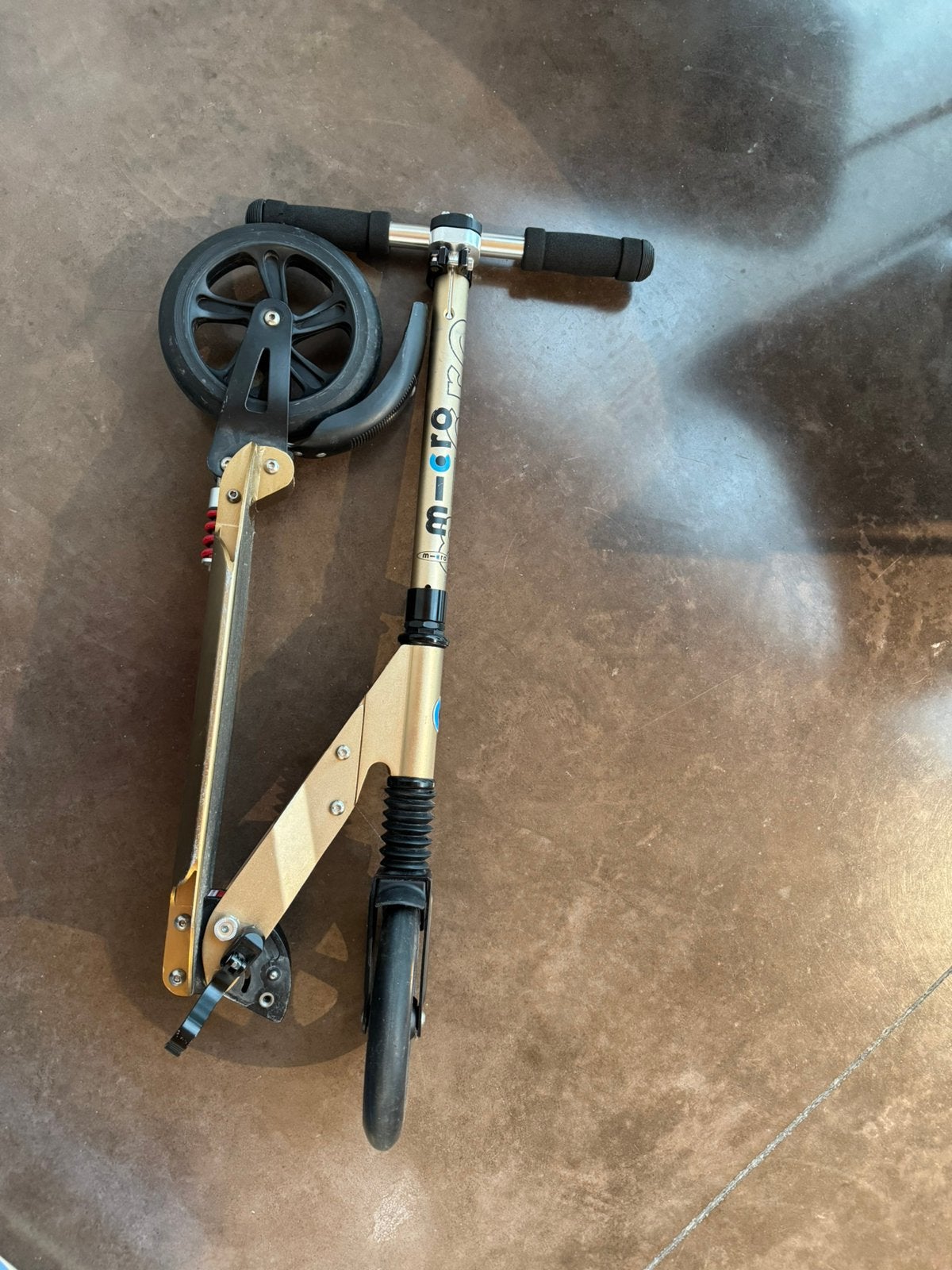 Trottinette Micro adultes suspension, Enlèvement