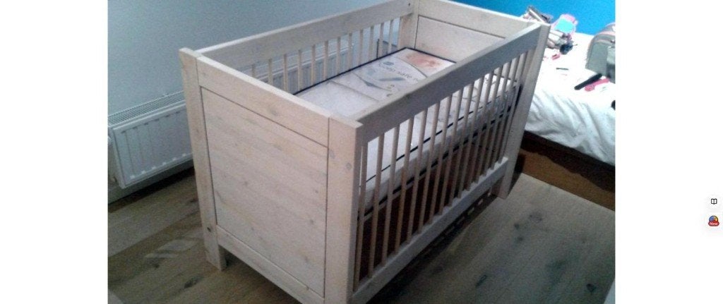 Lit bébé 60x120 pin massif + matelas AeroSleep – comme neufs, Ophalen, Zo goed als nieuw, Ledikant