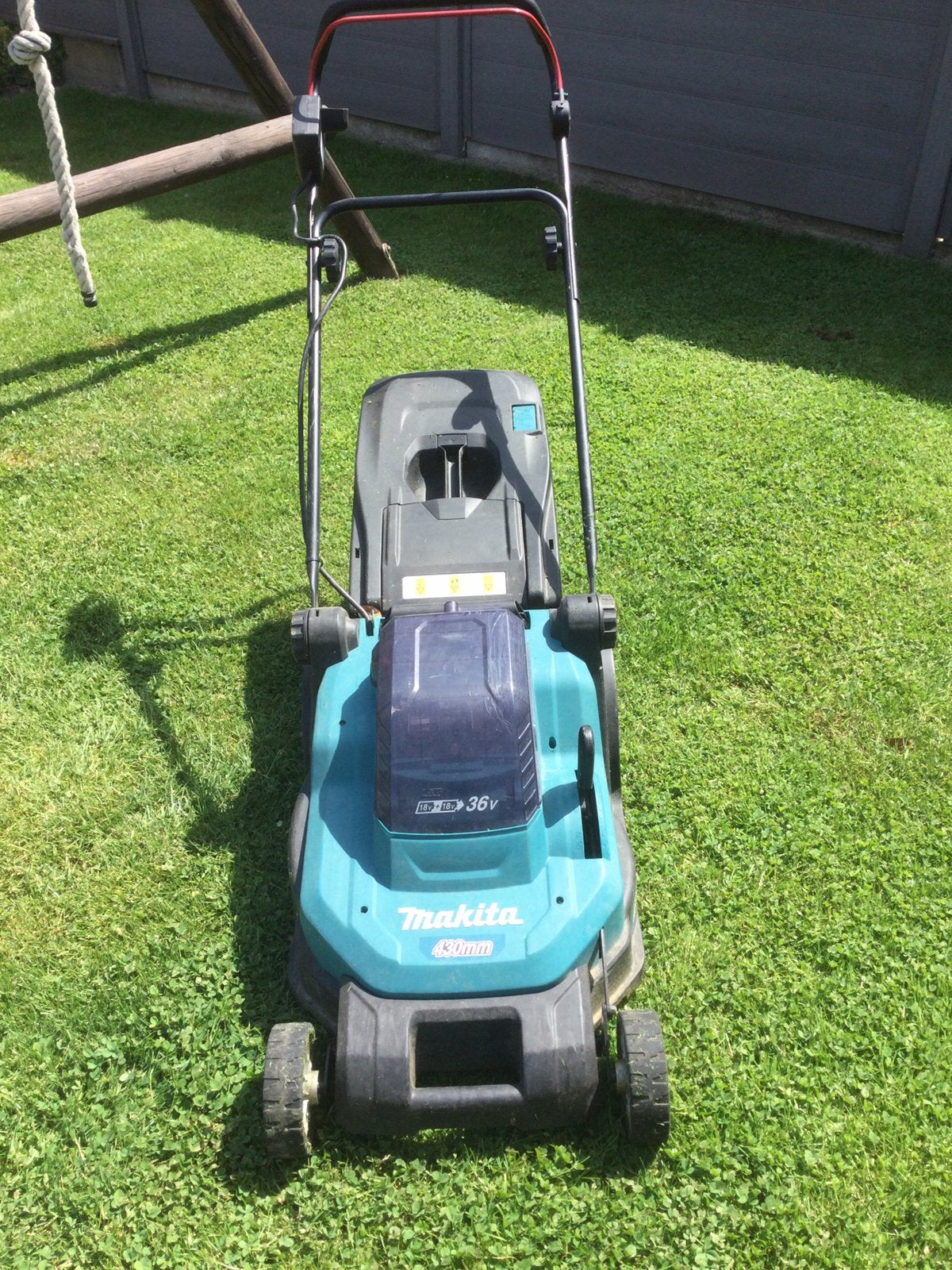 Makita DLM432 accu’s en lader inbegrepen, Tuin en Terras, Ophalen, Gebruikt