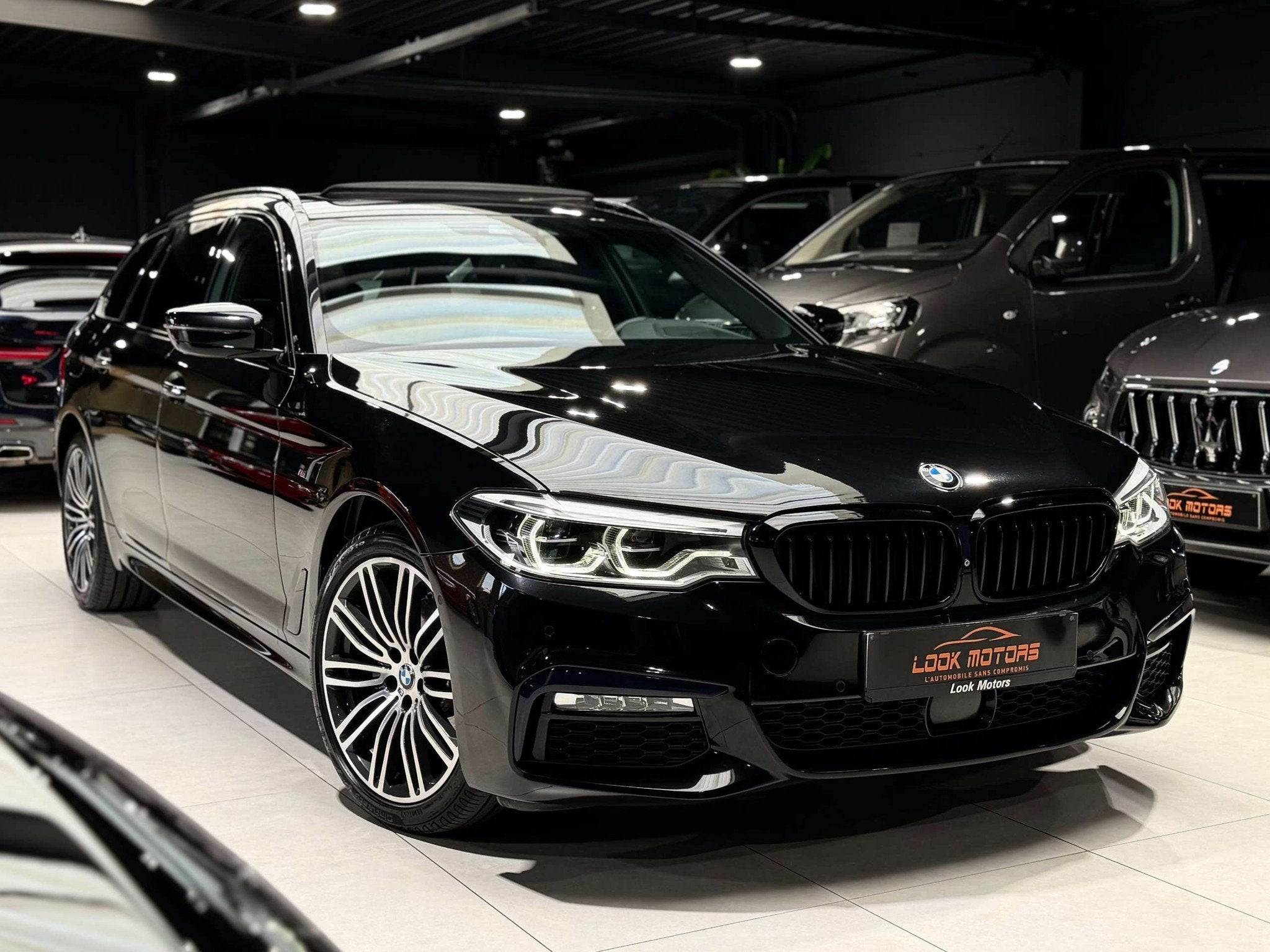 BMW 5 Serie 520 dA TOURING PACK M 190CV PANO HEAD UP COCKPIT, Achterwielaandrijving, 4 cilinders, Zwart, Bedrijf