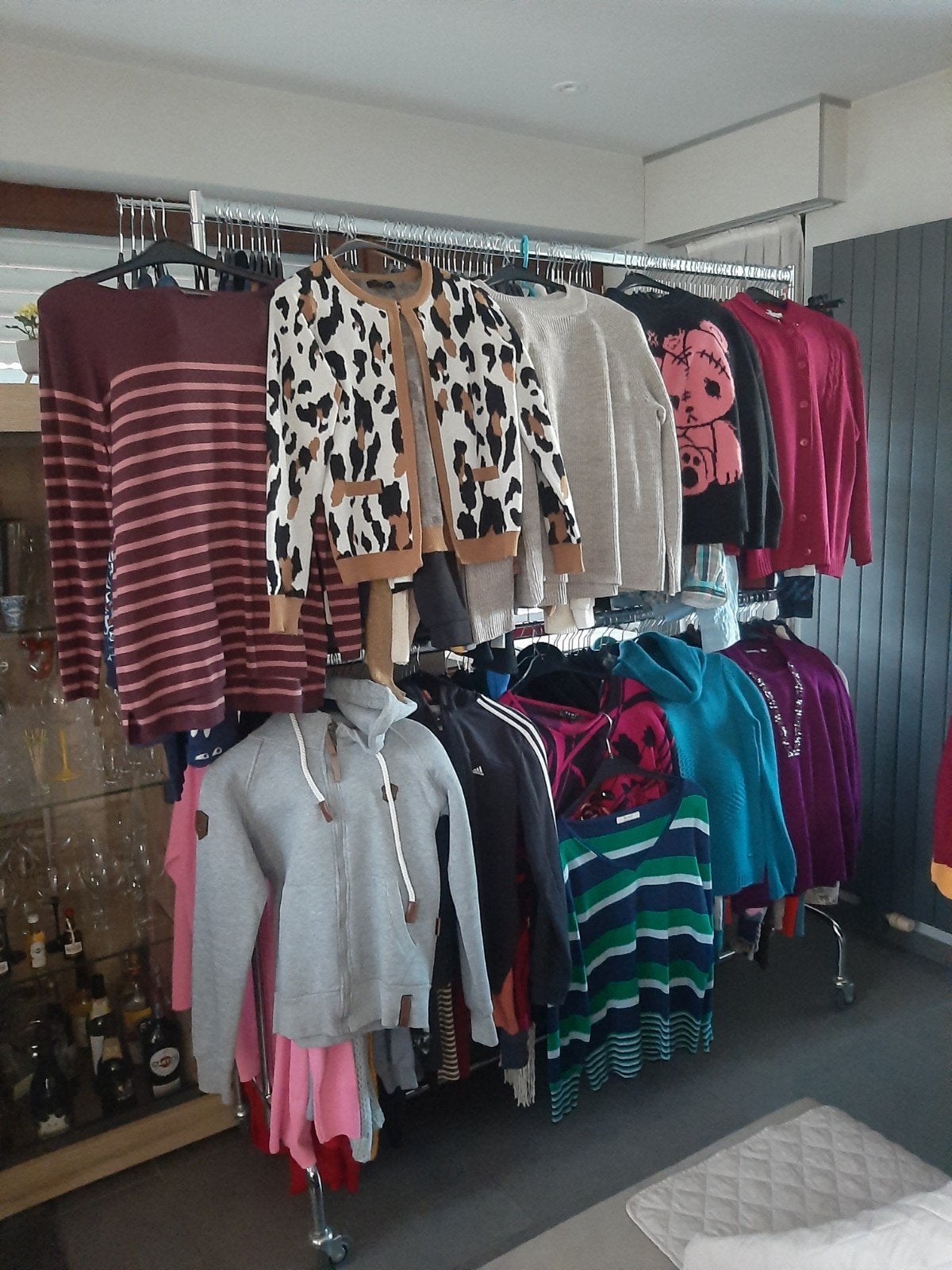 300 pulls pour femmes toutes tailles. 4€/pièce ou 200€/100 p, Enlèvement ou Envoi