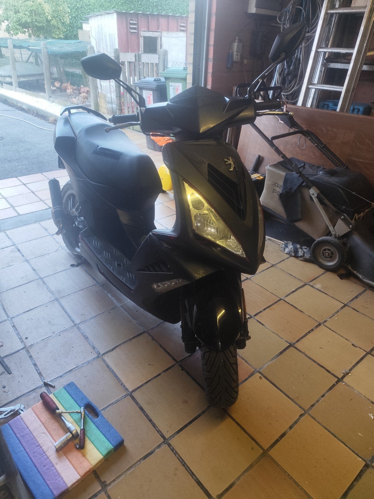 Dringend weg! Peugeot speedfight 3 met papieren a klasse, Fietsen en Brommers, Scooters | Peugeot, Ophalen, Tweetakt, Gebruikt