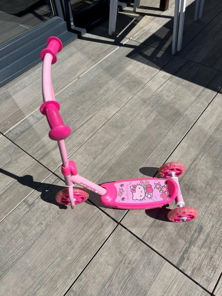 Trottinette enfant rose, Fietsen en Brommers, Ophalen, Gebruikt, Gewone step, Hello Kitty