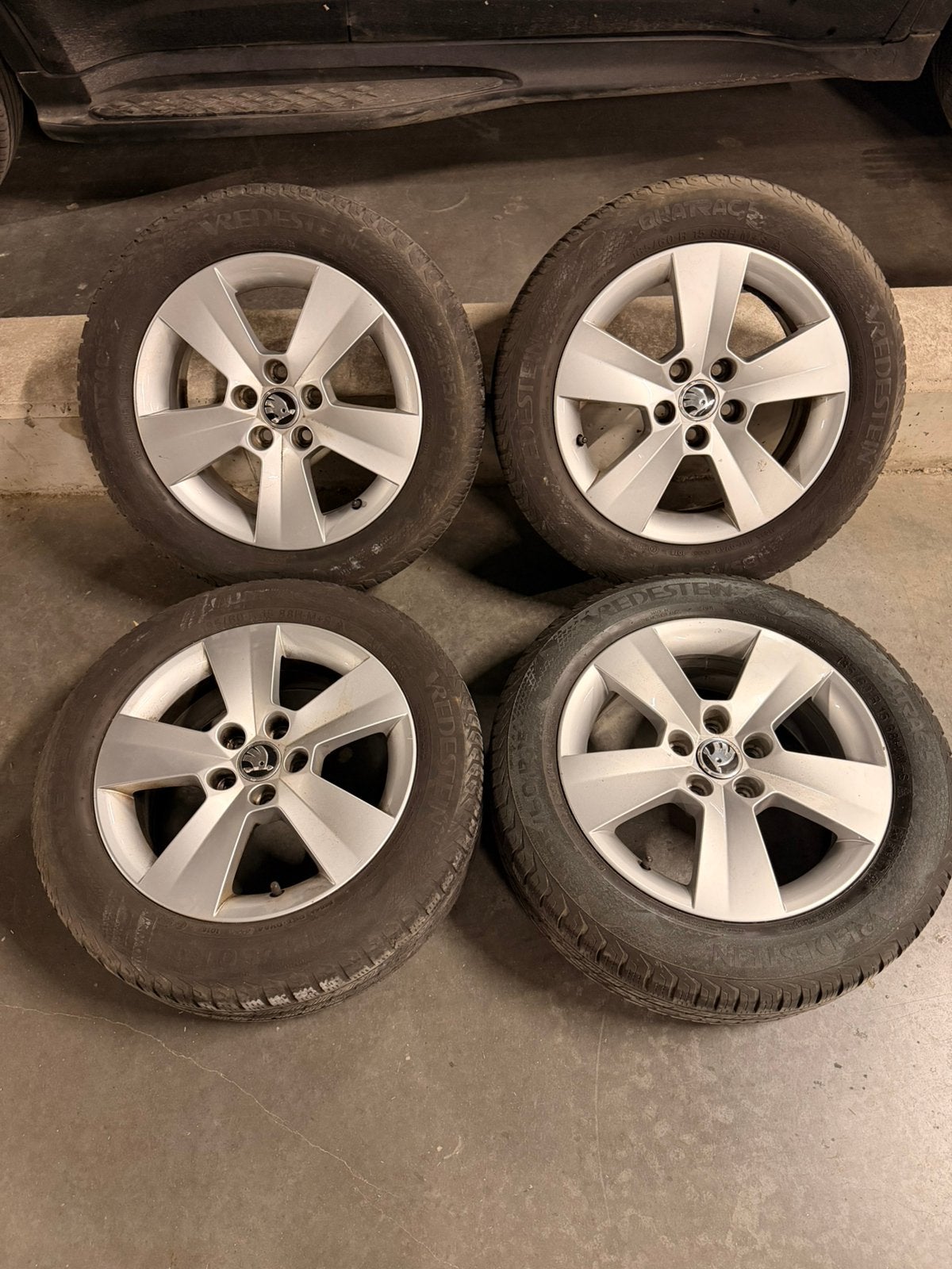 Jante avec pneus 185/60 R15 en tre bonne etat, Overige, All Season, Band(en), Ophalen