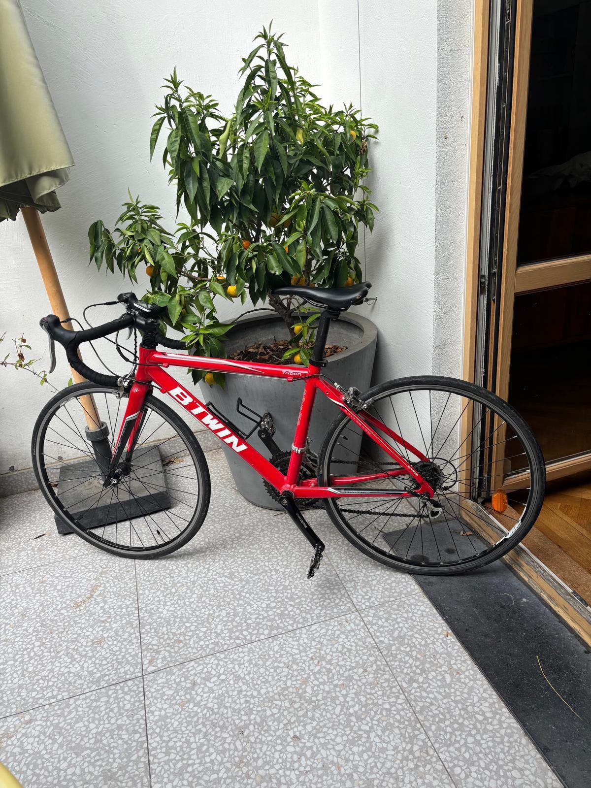VÉLO ROUTE ENFANT TRIBAN 100 26 POUCES, Vélos & Vélomoteurs, Enlèvement, Comme neuf, Aluminium, 26 pouces