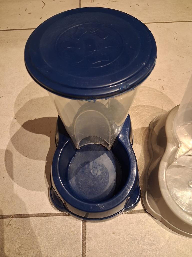 4 voerfonteinen. 3 kleine en 1 grote, Ophalen