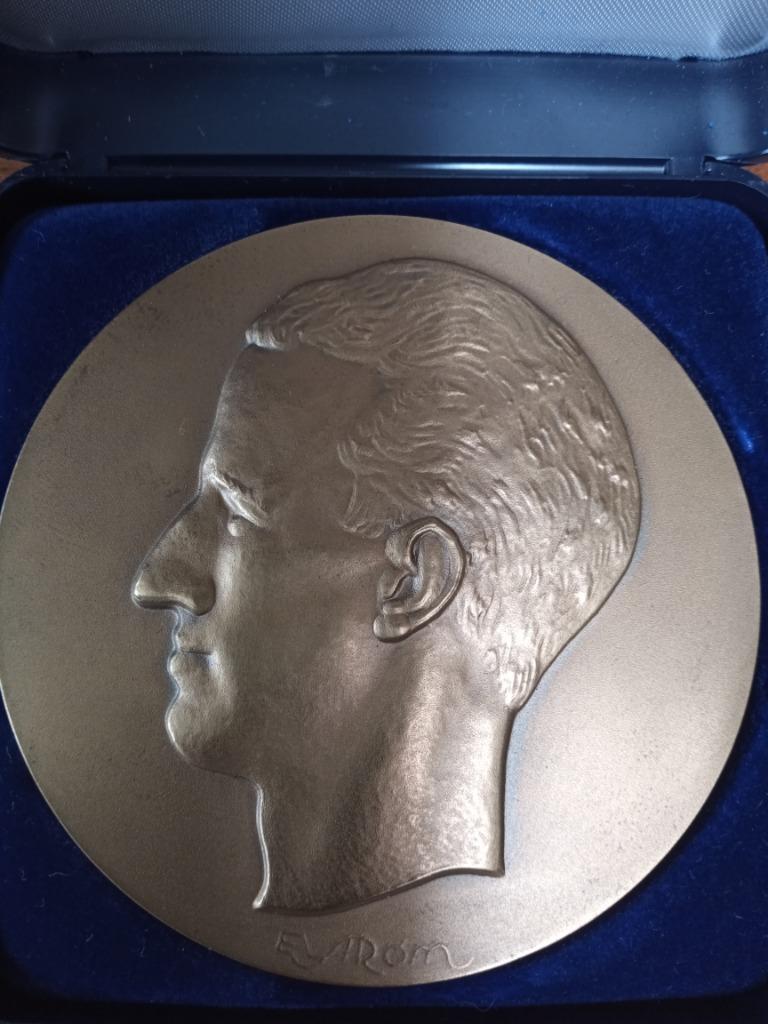 Médaille de bronze. Le roi Baudouin dans sa boîte d'origine., Collections, Maisons royales & Noblesse, Enlèvement, Comme neuf