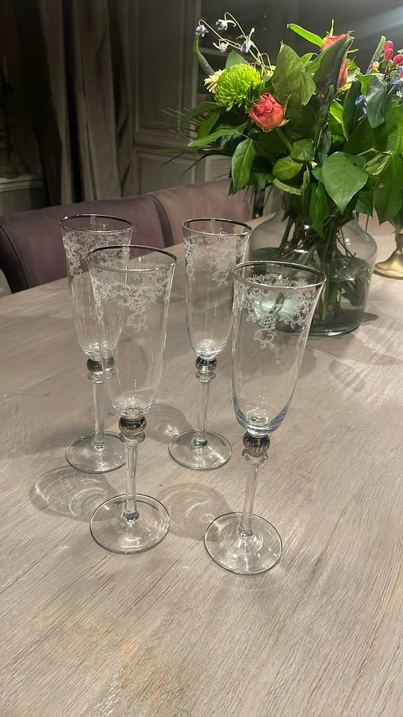 4 brocante champagne glazen met kant, Ophalen, Zo goed als nieuw