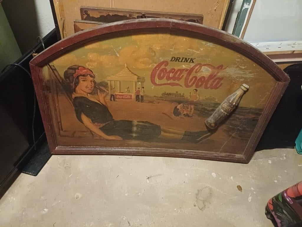 Coca-Cola houten paneel, Ophalen