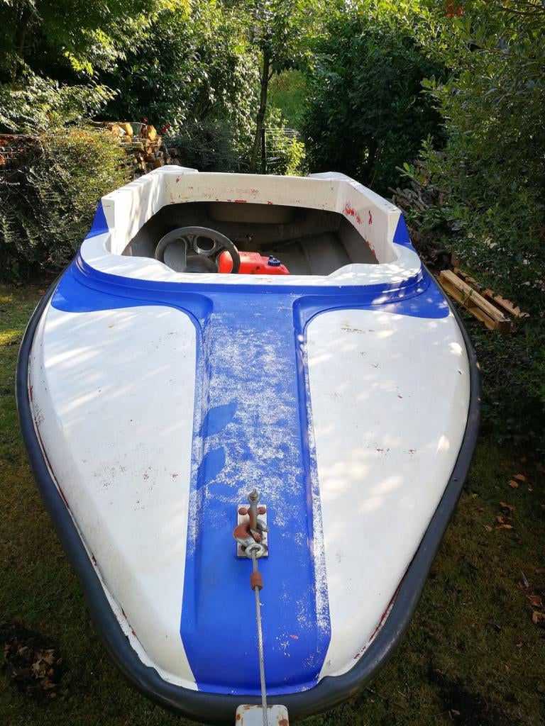 Bateau avec remorque et ancien moteur, a restaurer., Enlèvement, Utilisé