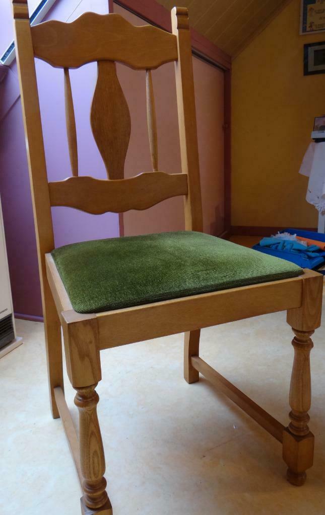 4 chaises avec coussins en velours (très bon état), Maison & Meubles, Chaises, Autres couleurs, Klassiek, Comme neuf, Enlèvement