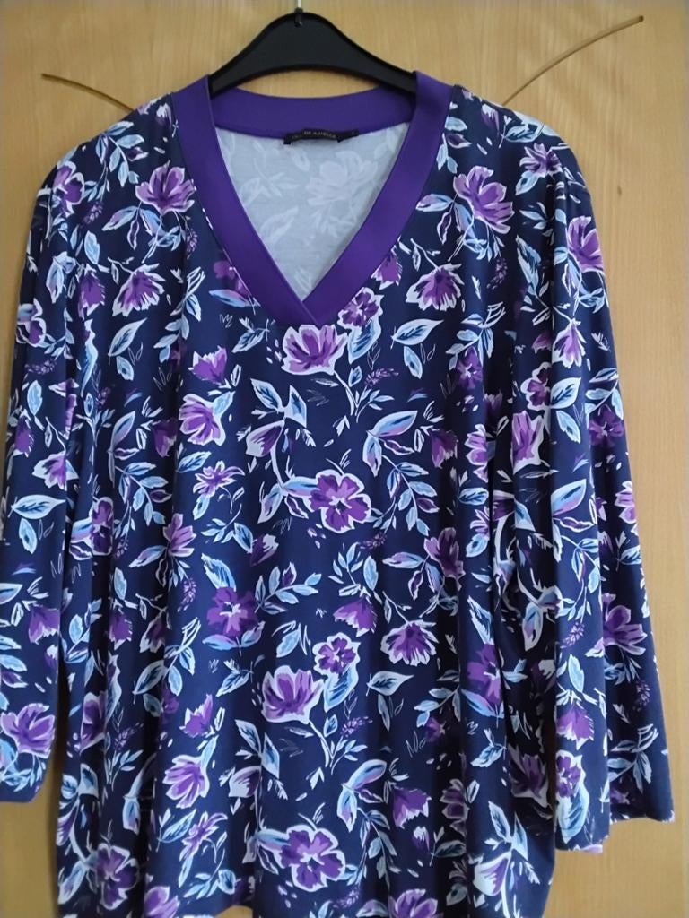 Paarse blouse met bloemen, Enlèvement