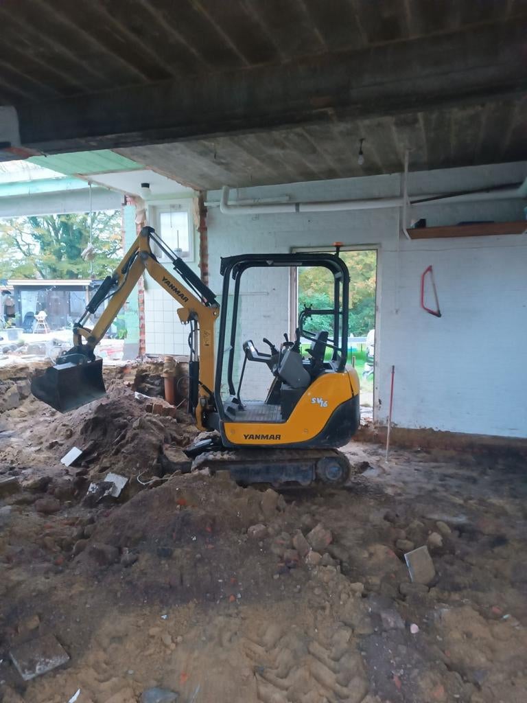 Minigraver met bestuurder, Ophalen, Graafmachine