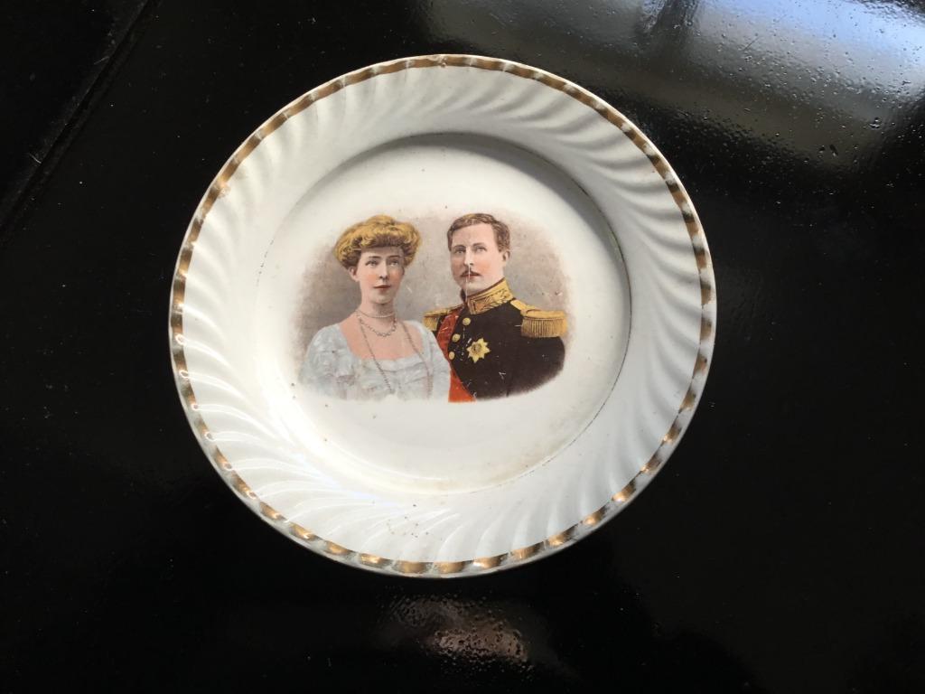 bord Koning Albert en Koningin Elisabeth, Verzamelen, Verzenden, Gebruikt, Servies
