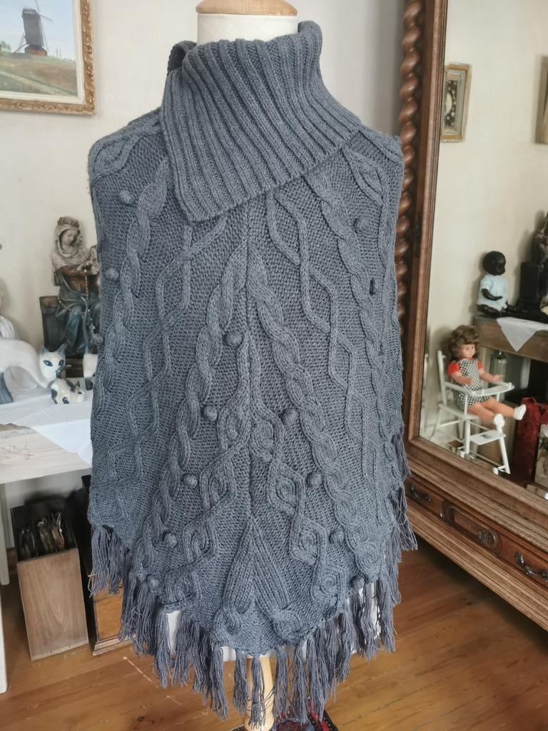 Mooie grijze poncho, Kleding | Dames, Ophalen of Verzenden, Zo goed als nieuw, Grijs