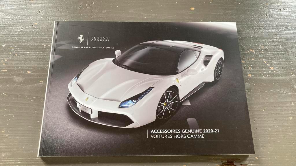 Catalogue Ferrari Accessoires de 115 pages en Francais, Elektronische apparatuur, Zo goed als nieuw