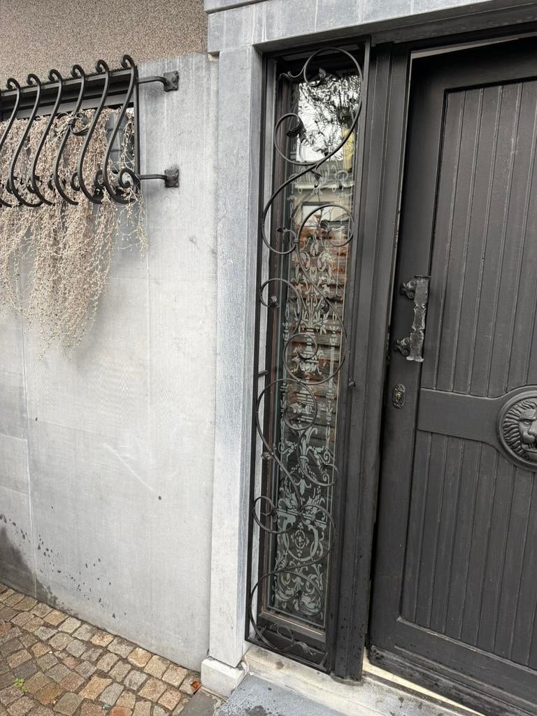 Mooi smeedijzer afgewert met bloemen motief, Ophalen