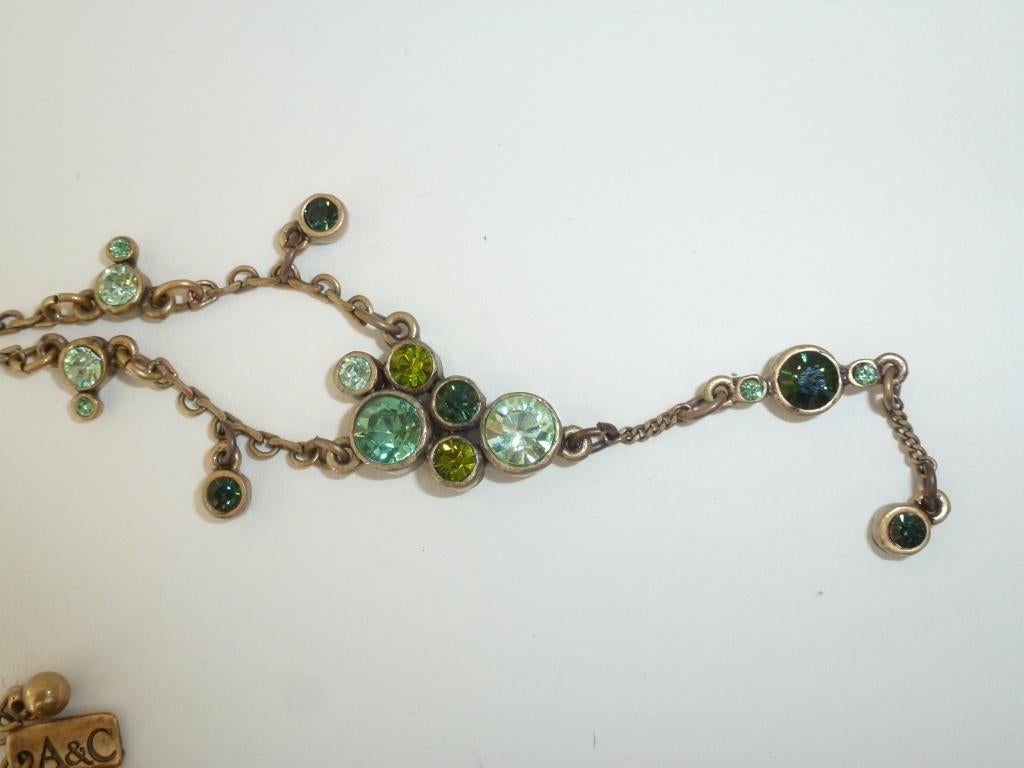 collier en métal avec pendentifs en cristal vert A&C, Bijoux, Sacs & Beauté, Colliers, Avec strass, Enlèvement ou Envoi, Vert