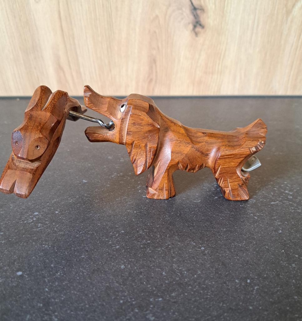 Kurkentrekker en flesopener - hout - hond met haas, Antiek en Kunst, Ophalen of Verzenden
