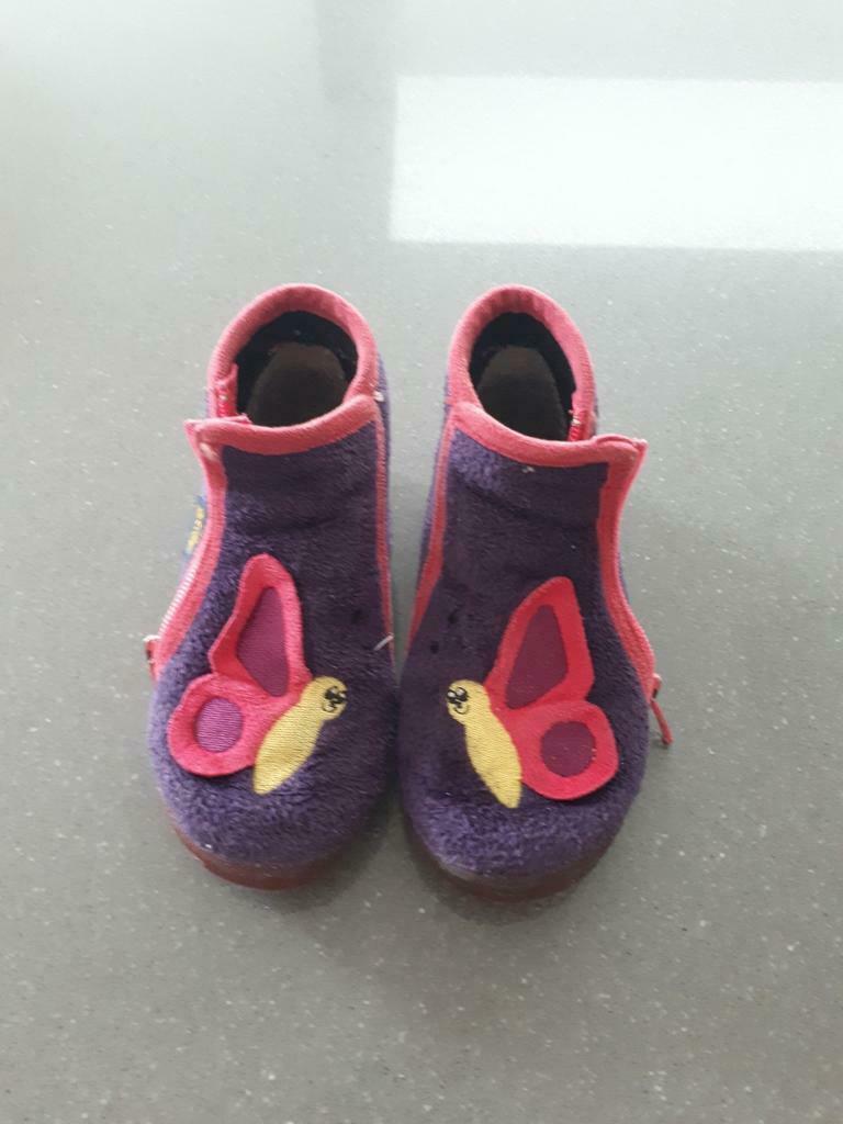 Bellamy pantoffel met vlinder maat 24, Gebruikt, Meisje, Overige typen, Ophalen of Verzenden