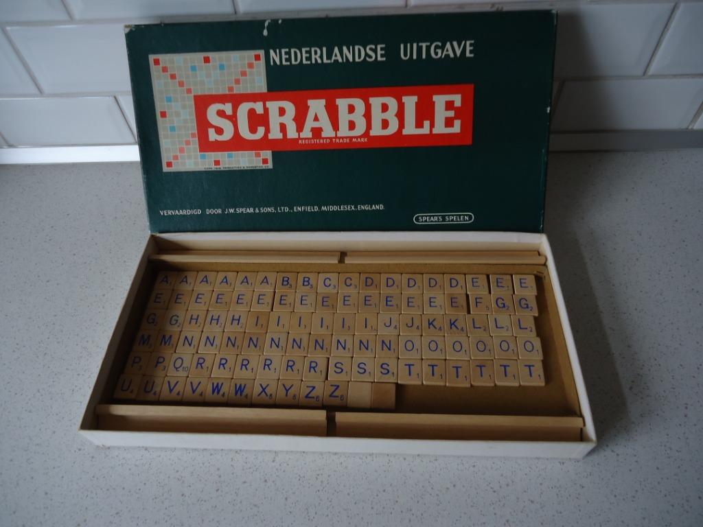 Vintage "Scrabble" met echte houten Lettertjes en Houdertjes, Hobby en Vrije tijd, Een of twee spelers, Ophalen of Verzenden, Gebruikt