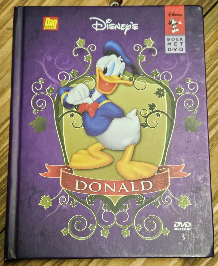 Donald Duck DVD met boek
Dit is een Disney's Don, Cd's en Dvd's, Ophalen of Verzenden