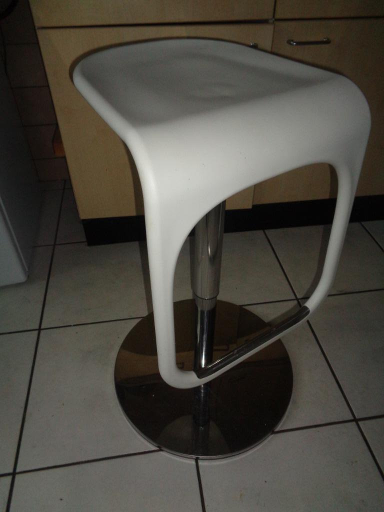 Chaise design réglable en hauteur et pivotante, 1 tabouret, Métal, Comme neuf, Enlèvement