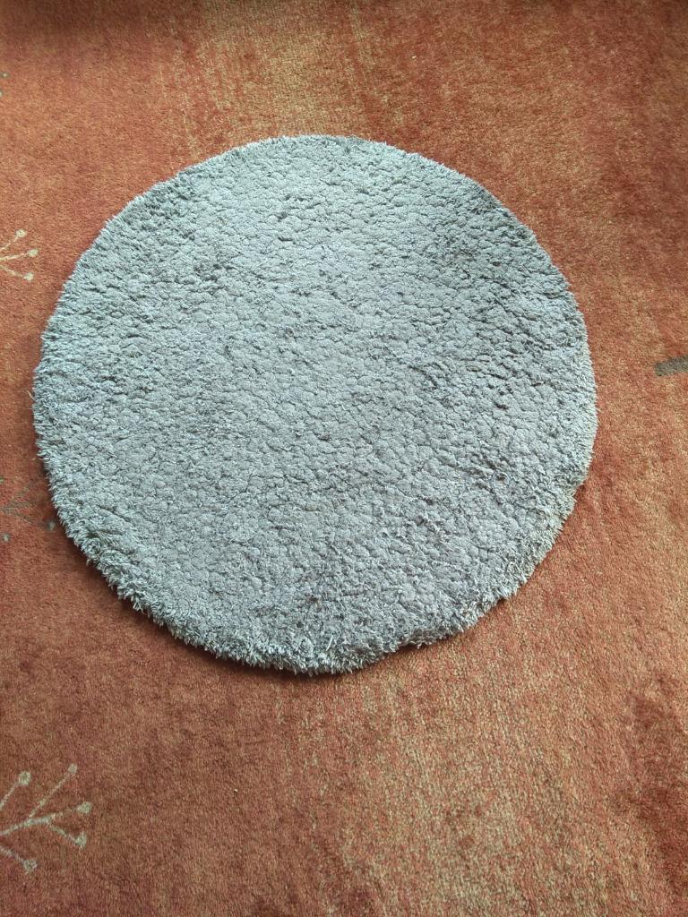 Petit tapis rond et gris, Gris, Rond, Enlèvement, Utilisé