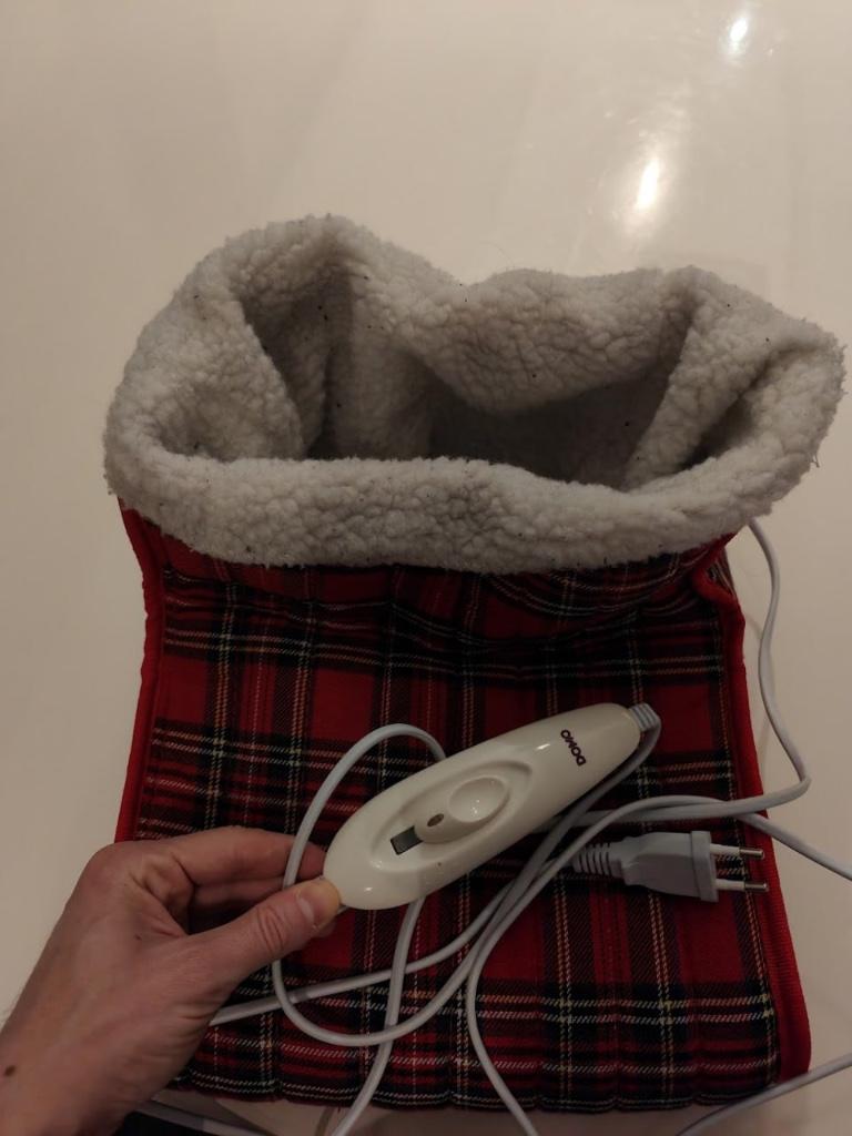 Elektrisch warmtekussen / voetverwarmer – rood geruit, Ophalen, Zo goed als nieuw, Hand- en Voetverzorging