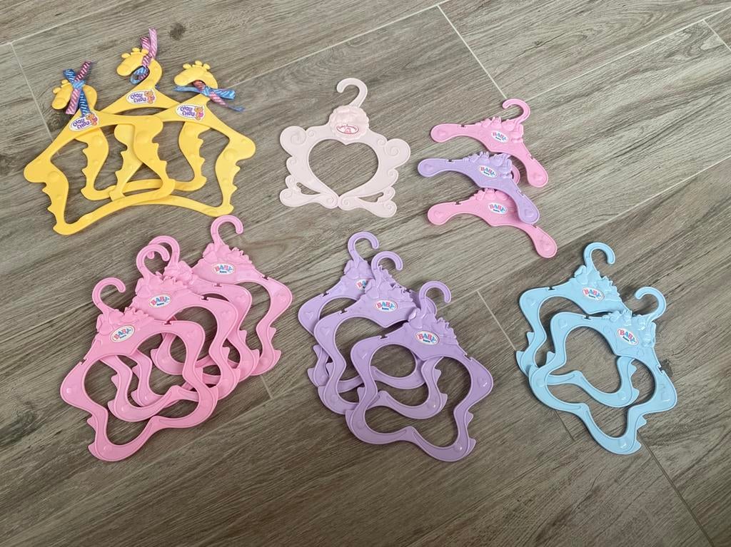Poppen kleertjeshangers, Ophalen of Verzenden, Zo goed als nieuw, Kleertjes