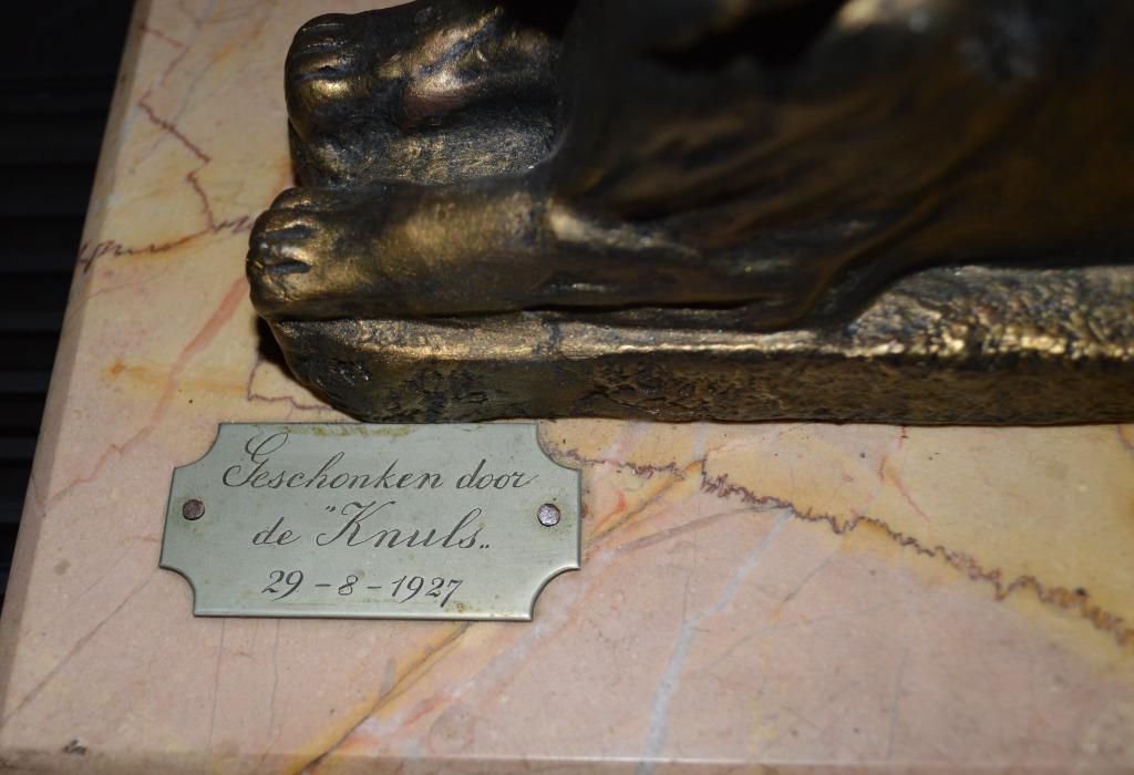 Beeld " naakte vrouw op Sphinx" 15 x 26 cm, 20 cm hoog, Ophalen of Verzenden