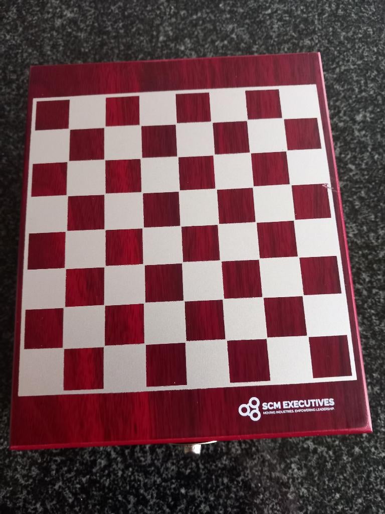Schaakspel met wijnaccessoire, Hobby en Vrije tijd, Een of twee spelers, Ophalen, Nieuw