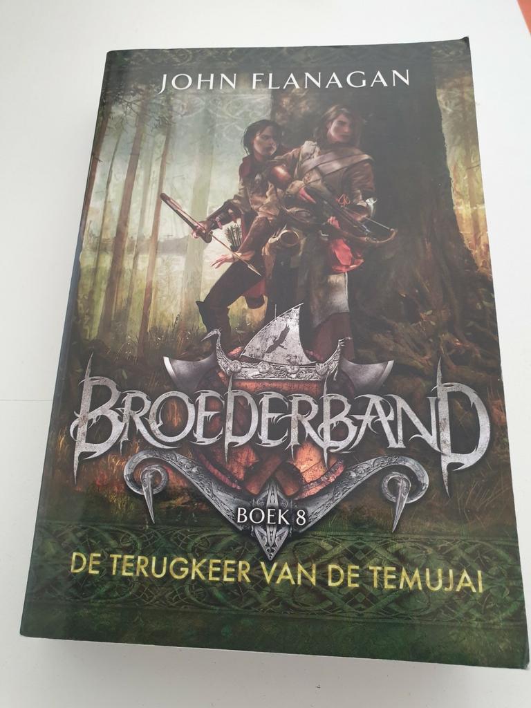 John Flanagan - BROEDERBAND 8 : De terugkeer van de Temujai, Boeken, Ophalen of Verzenden, Zo goed als nieuw, John Flanagan