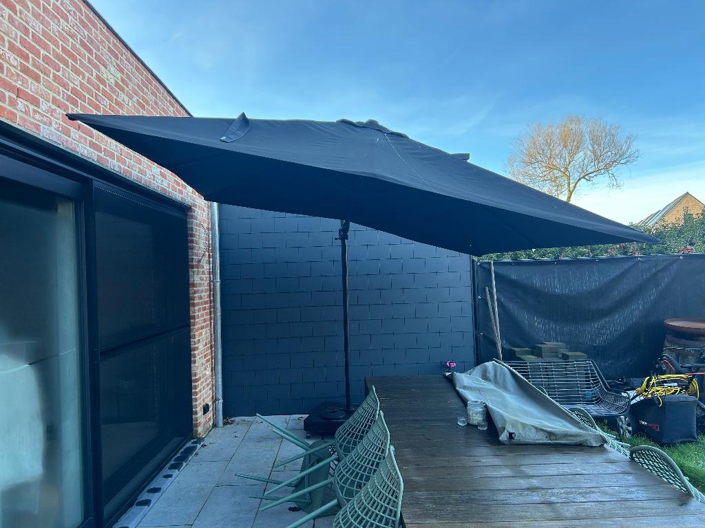 Parasol met voet 160kg, Tuin en Terras, Parasols, Ophalen, Verstelbaar, 3 tot 4 meter, Zweefparasol
